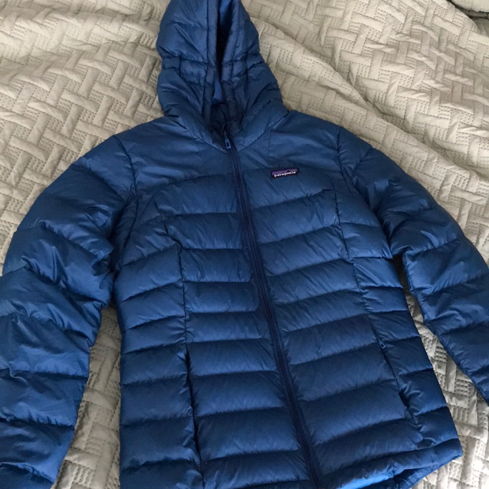 Patagonia hooded puffer jacket
